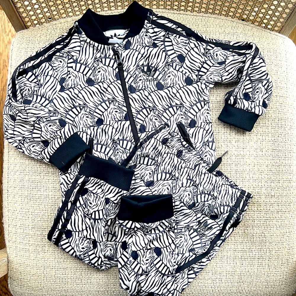 Adidas zebra jogger zip sweatsuit 12-18 mo🦓
